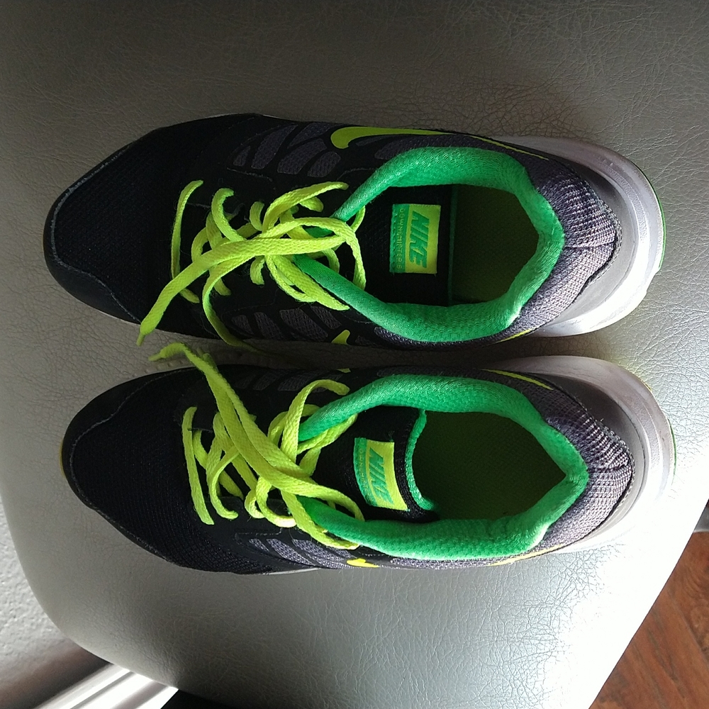 Nike Tennis Shoes
